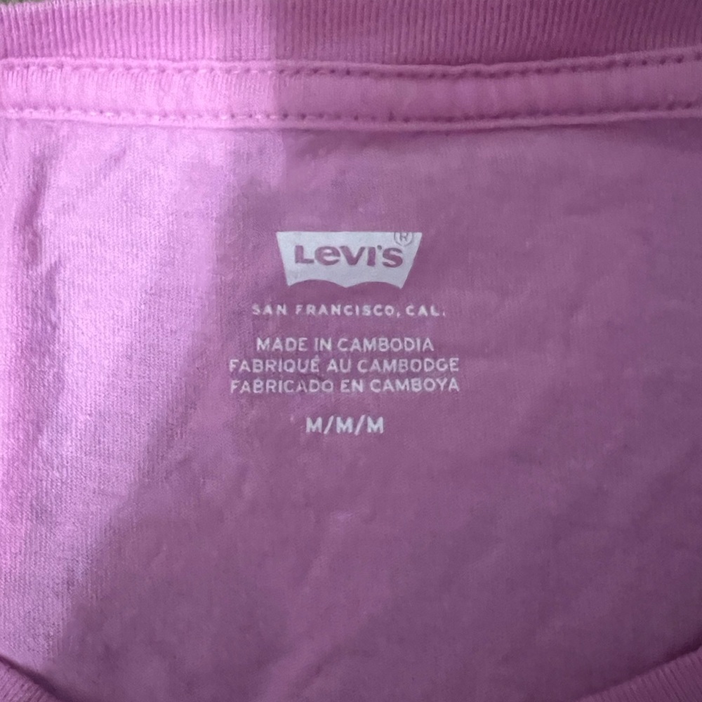 Cute Levi’s shirt